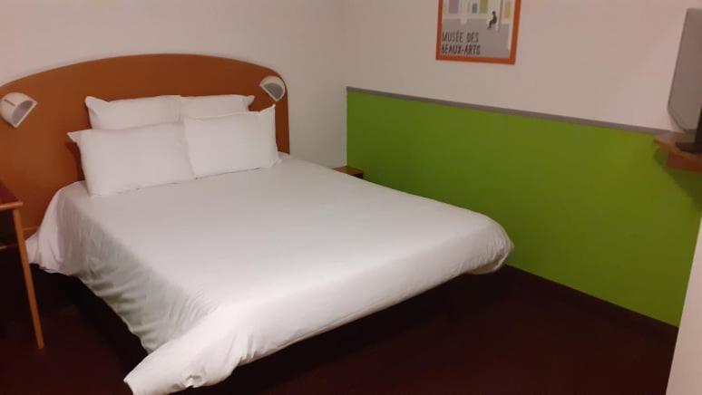 Quick Palace Nantes La Beaujoire Dış mekan fotoğraf A room at the hotel