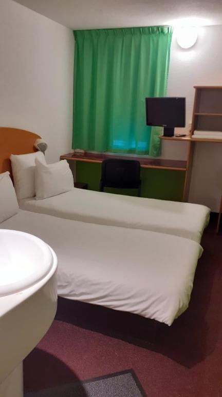 Quick Palace Nantes La Beaujoire Dış mekan fotoğraf A single room at the hotel